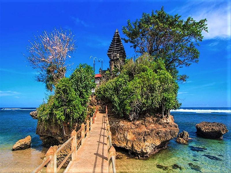 Wisata Pantai Balekambang Malang