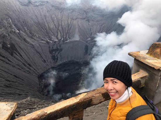 Kawah Gunung Bromo dari dekat